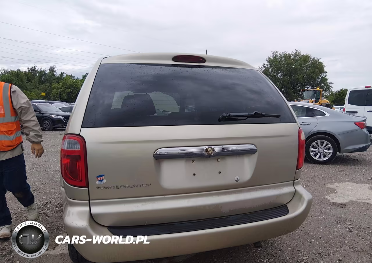 2005 Chrysler Town & Country VIN:1C4GP45R05B438585 - 16
