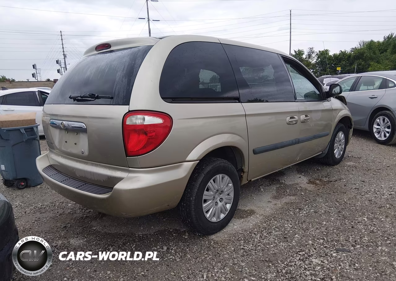 2005 Chrysler Town & Country VIN:1C4GP45R05B438585 - 4