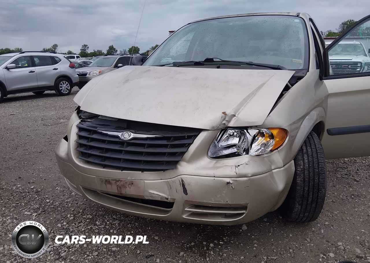 2005 Chrysler Town & Country VIN:1C4GP45R05B438585 - 6