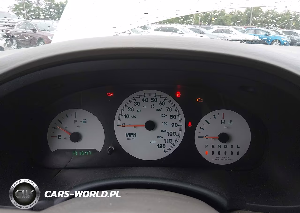 2005 Chrysler Town & Country VIN:1C4GP45R05B438585 - 7