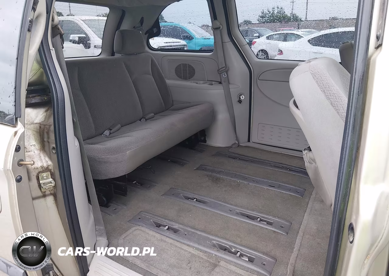 2005 Chrysler Town & Country VIN:1C4GP45R05B438585 - 8