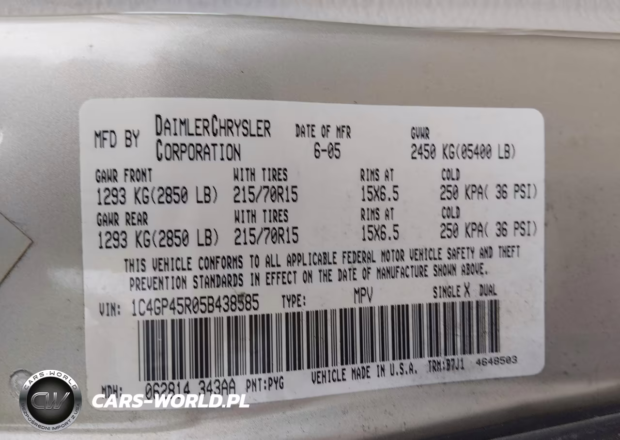 2005 Chrysler Town & Country VIN:1C4GP45R05B438585 - 9