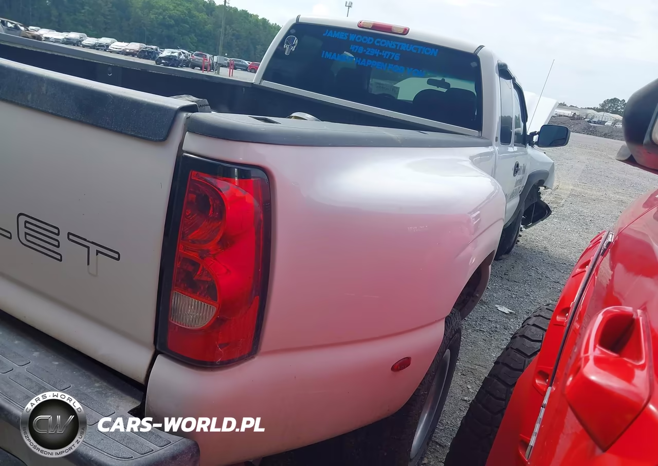 2005 Chevrolet Silverado 3500 Work Truck VIN:1GCJC39295E303340 - 4