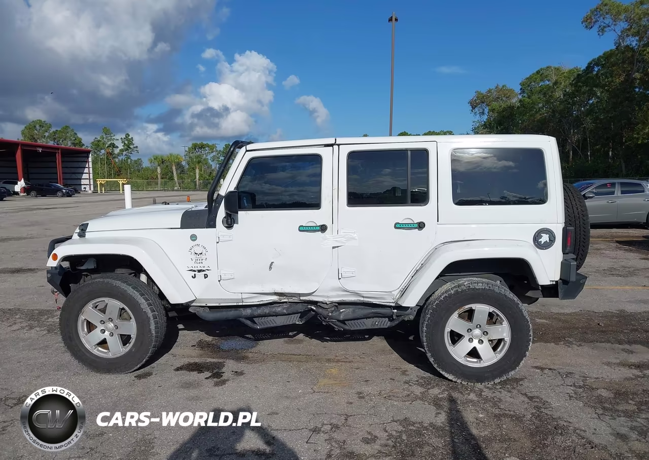 2017 Jeep Wrangler Unlimited Sahara VIN:1C4HJWEG7HL621593 - 14