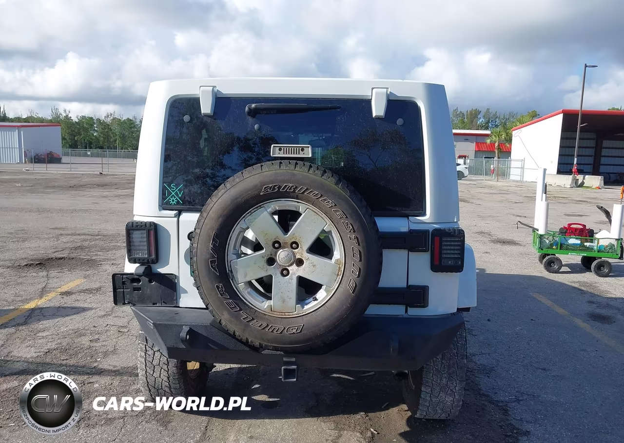 2017 Jeep Wrangler Unlimited Sahara VIN:1C4HJWEG7HL621593 - 16