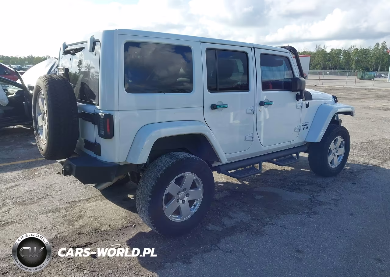 2017 Jeep Wrangler Unlimited Sahara VIN:1C4HJWEG7HL621593 - 4