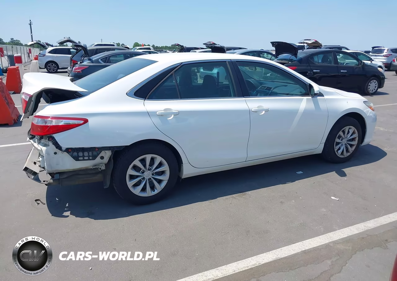 2017 Toyota Camry Le VIN:4T1BF1FKXHU781860 - 13