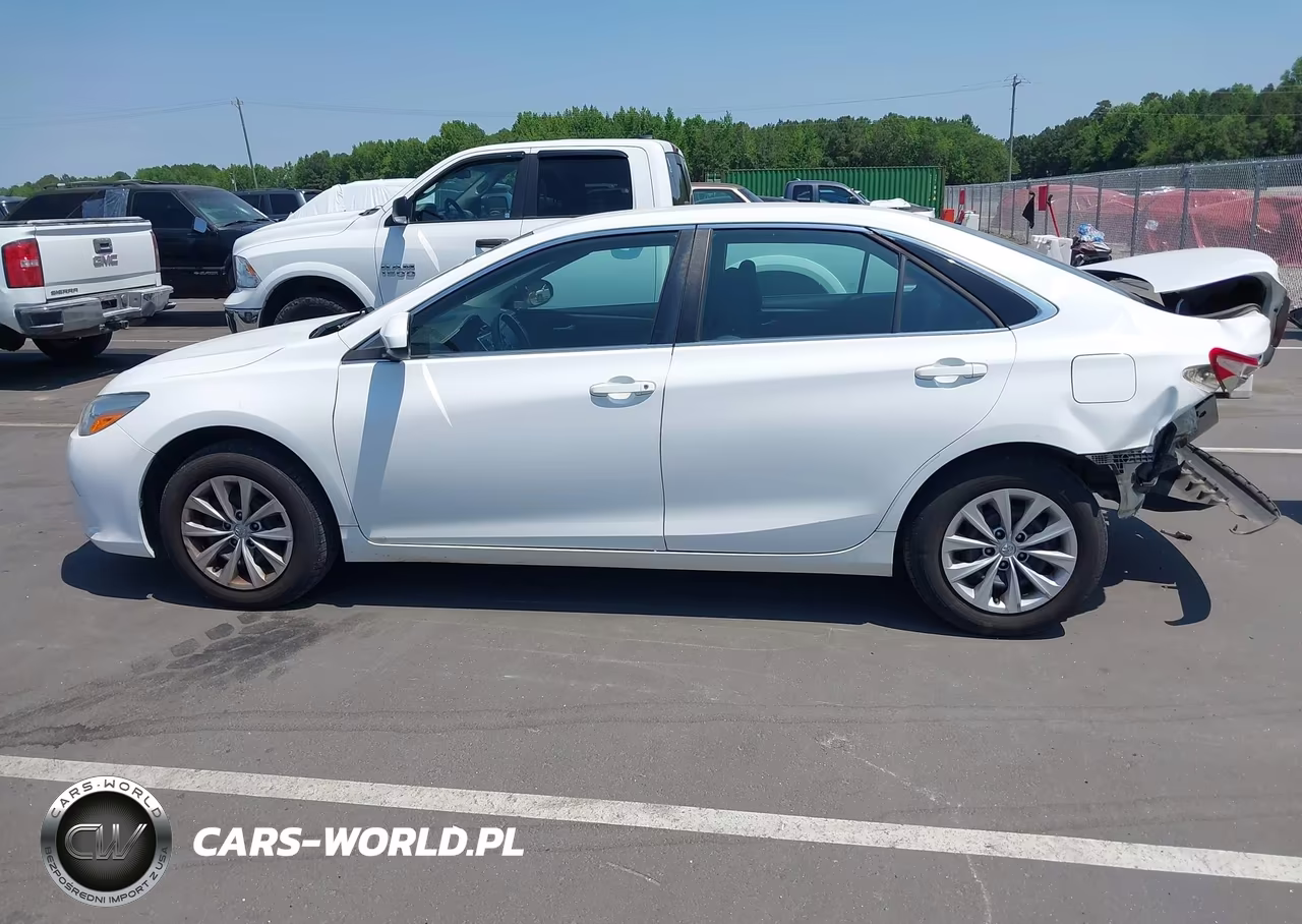 2017 Toyota Camry Le VIN:4T1BF1FKXHU781860 - 14
