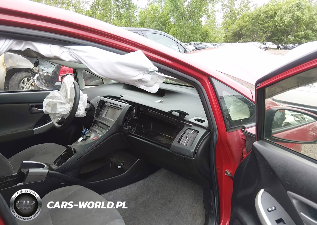 2013 Toyota Prius Two VIN:JTDKN3DU3D1720031 - 5
