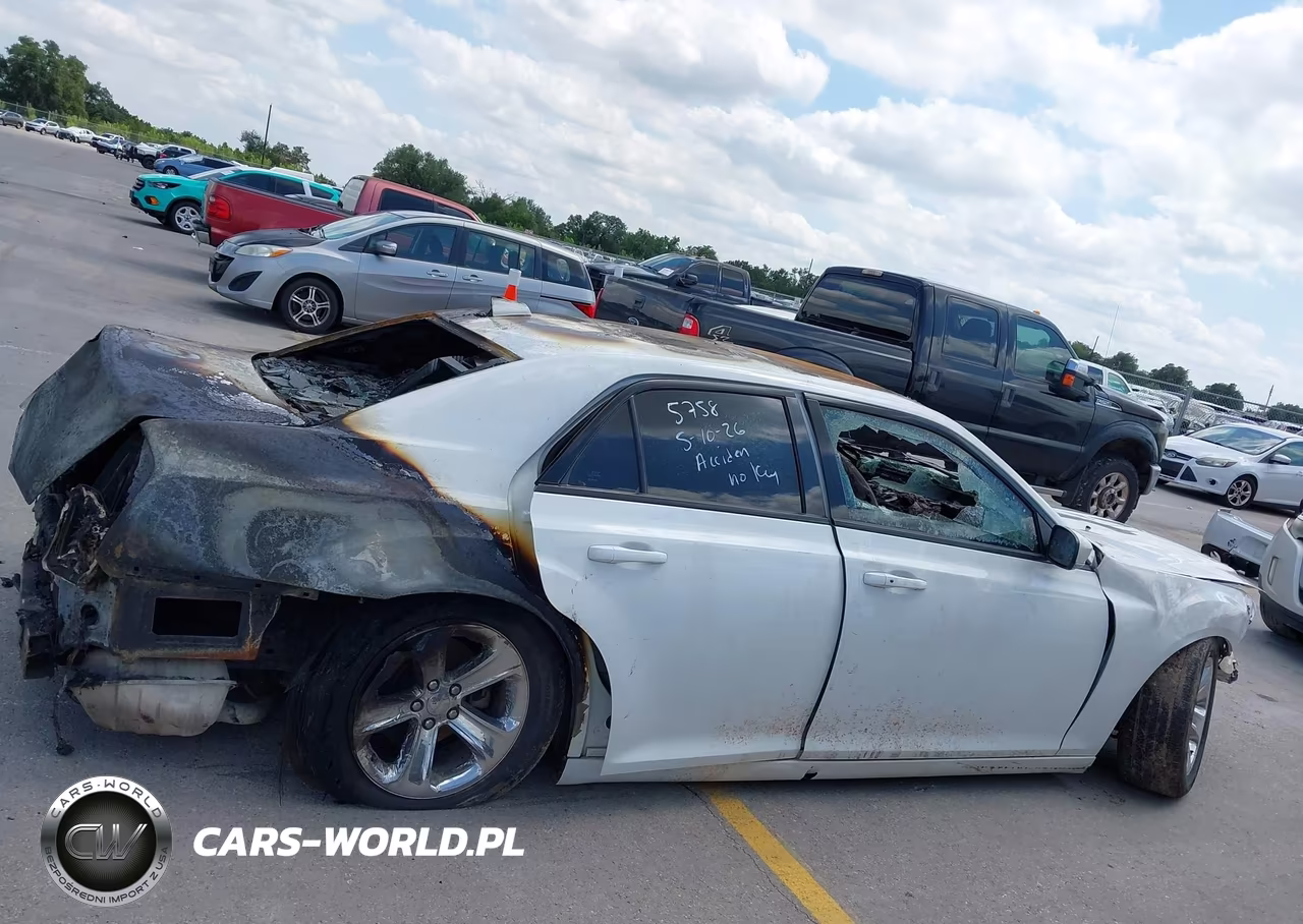 2021 Chrysler 300 VIN:2C3CCABG3MH595758 - 13