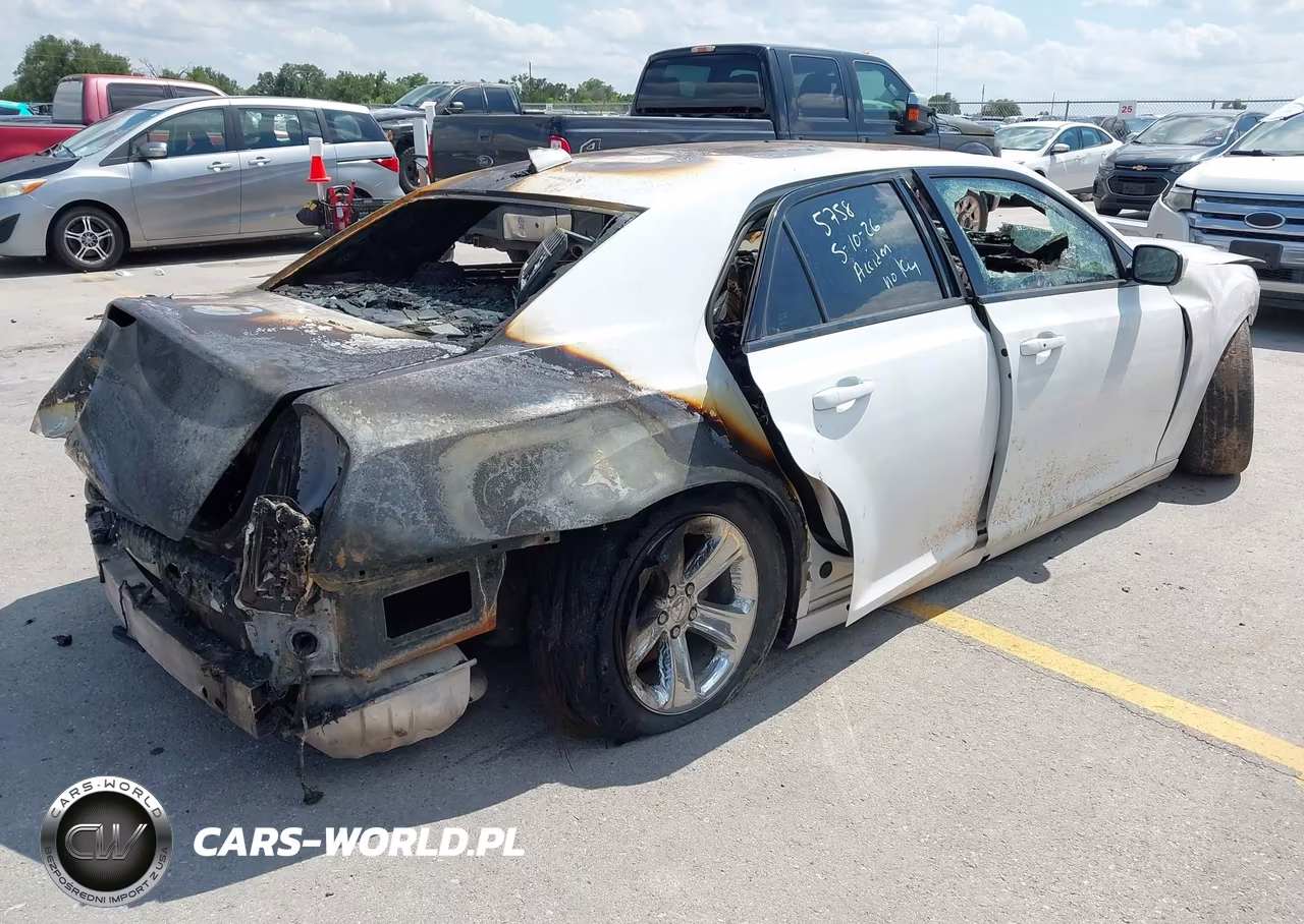 2021 Chrysler 300 VIN:2C3CCABG3MH595758 - 4