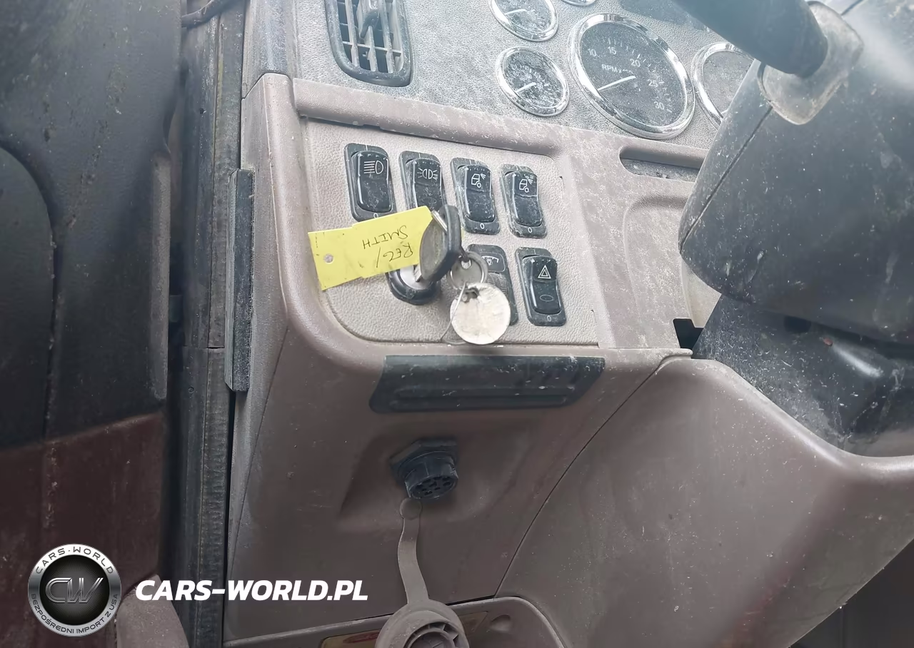 2014 Peterbilt 388 VIN:1XPWD49X5ED219640 - 10