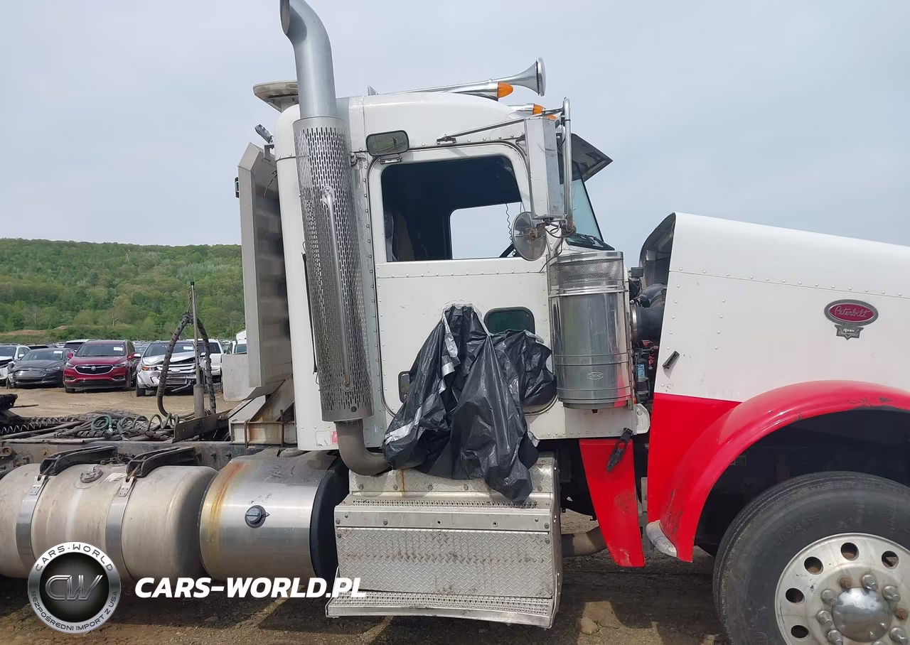 2014 Peterbilt 388 VIN:1XPWD49X5ED219640 - 17