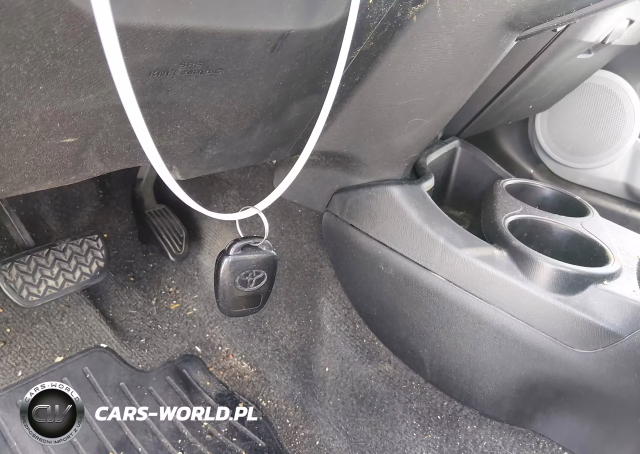 2014 Toyota Prius C Two VIN:JTDKDTB3XE1568103 - 11