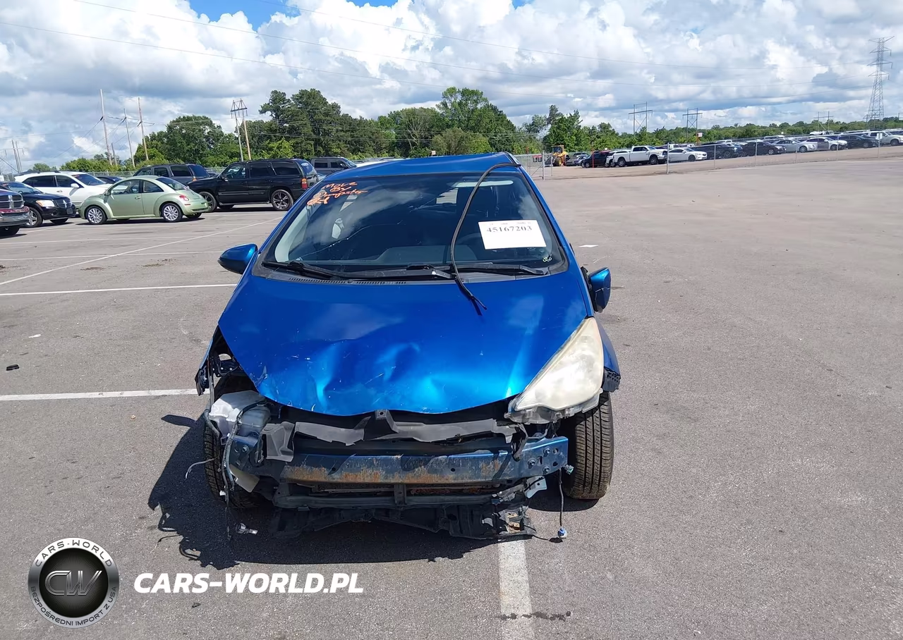 2014 Toyota Prius C Two VIN:JTDKDTB3XE1568103 - 13