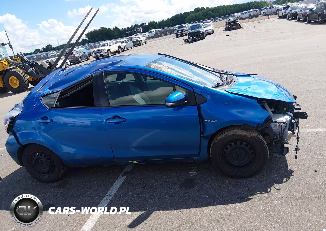 2014 Toyota Prius C Two VIN:JTDKDTB3XE1568103 - 14