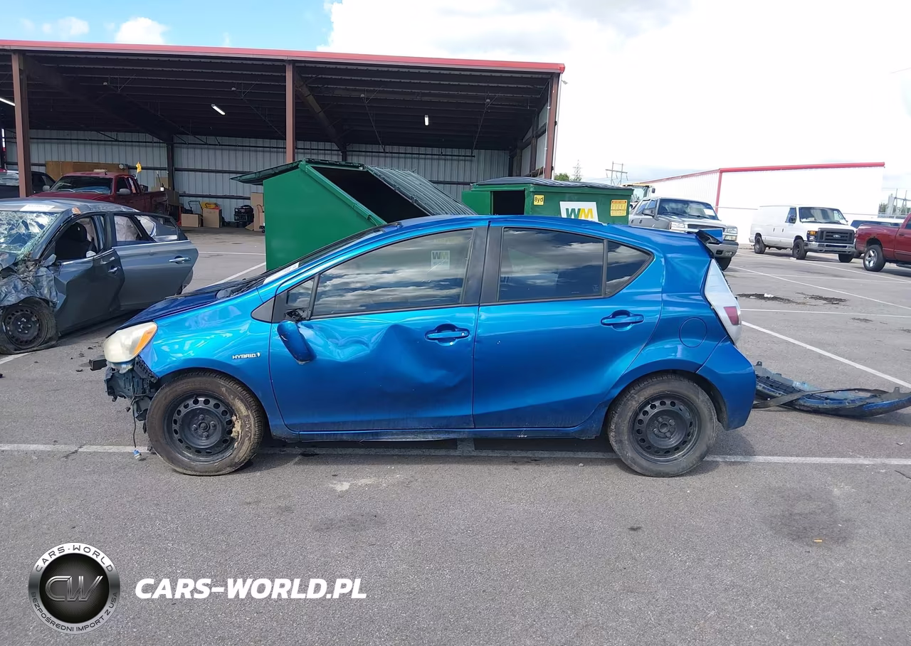 2014 Toyota Prius C Two VIN:JTDKDTB3XE1568103 - 15