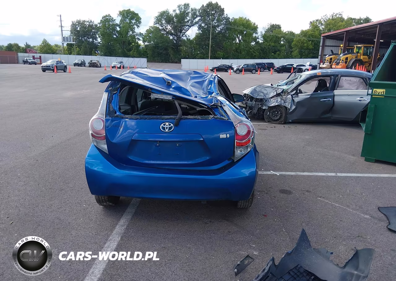 2014 Toyota Prius C Two VIN:JTDKDTB3XE1568103 - 17