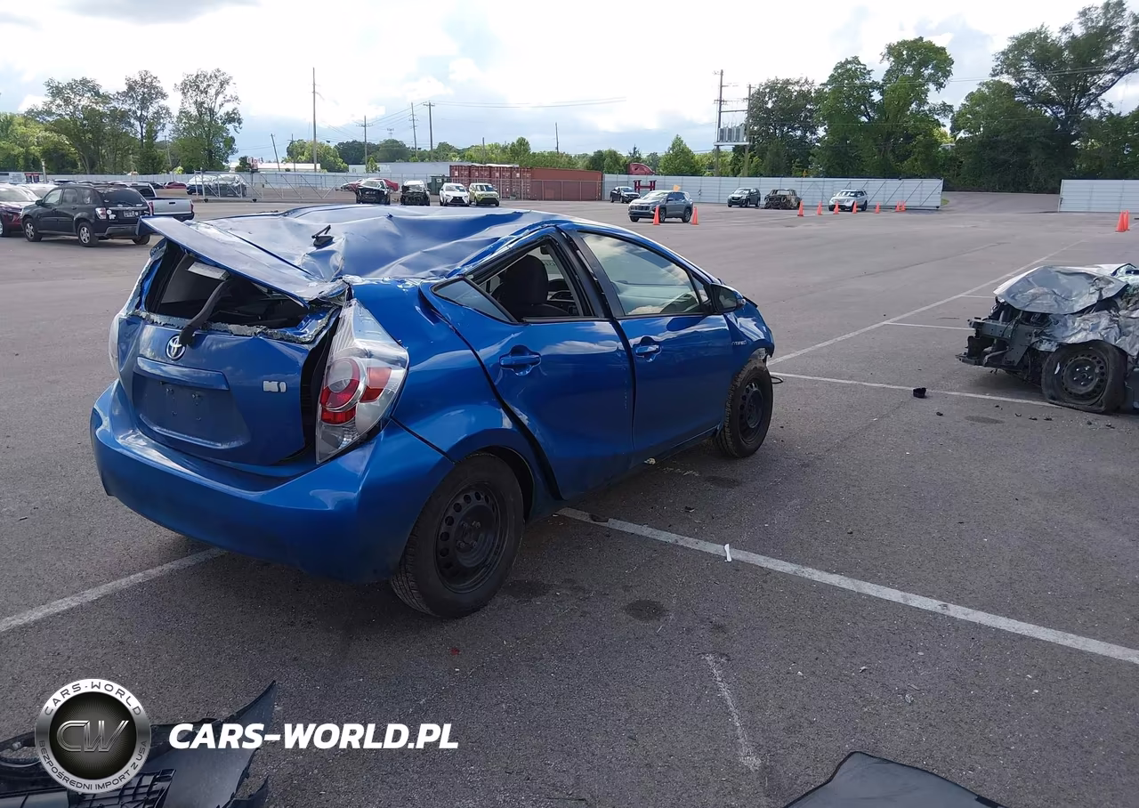 2014 Toyota Prius C Two VIN:JTDKDTB3XE1568103 - 4