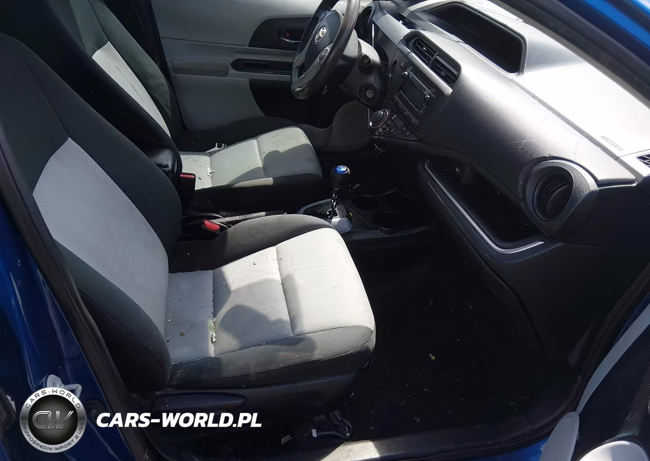 2014 Toyota Prius C Two VIN:JTDKDTB3XE1568103 - 5