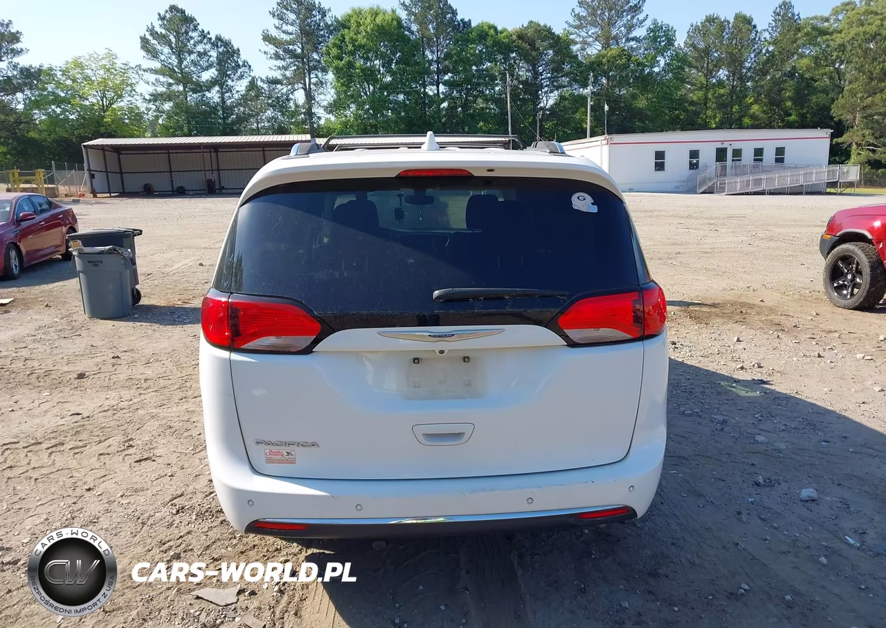 2020 Chrysler Pacifica Touring L VIN:2C4RC1BG5LR114326 - 16
