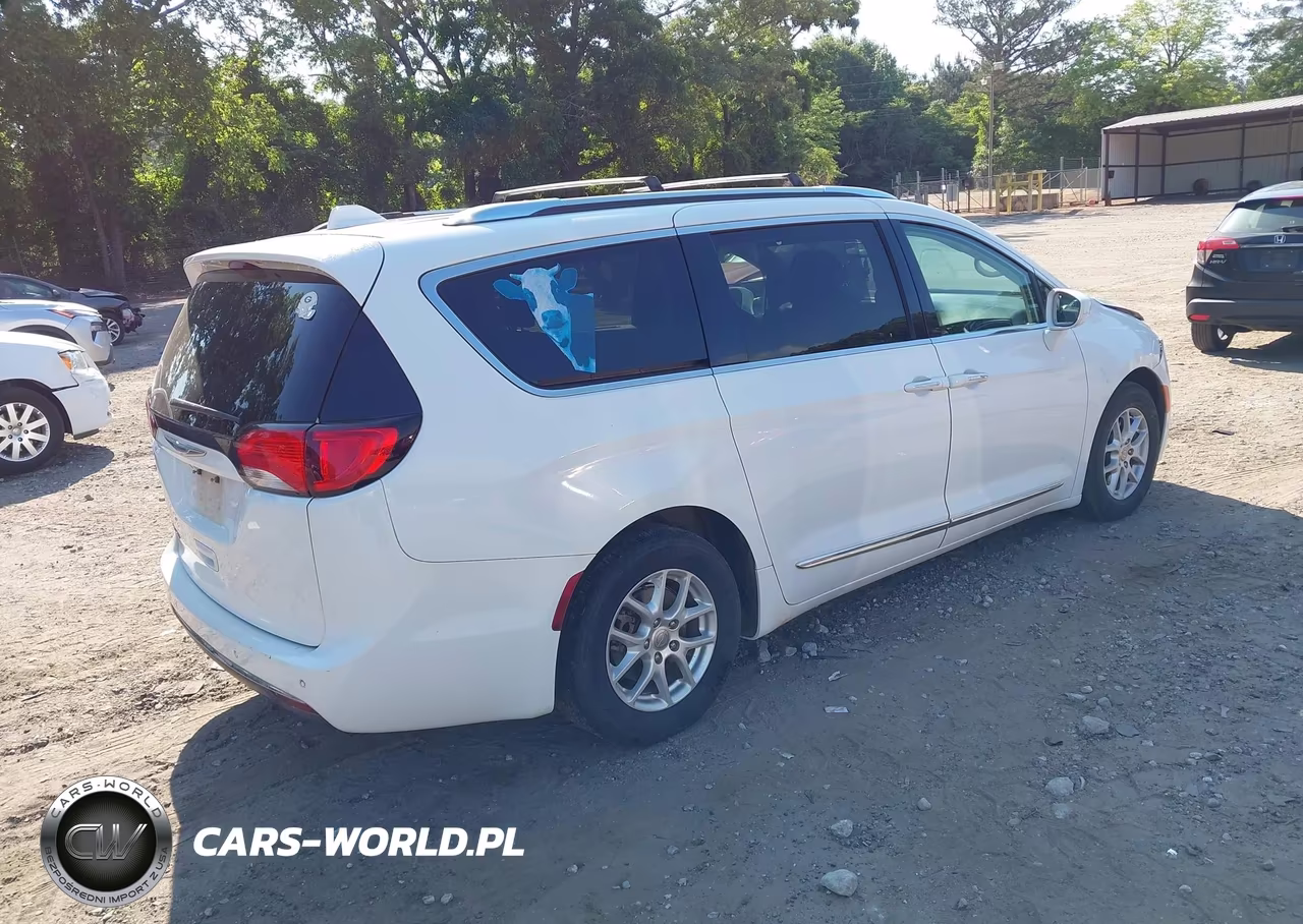 2020 Chrysler Pacifica Touring L VIN:2C4RC1BG5LR114326 - 4