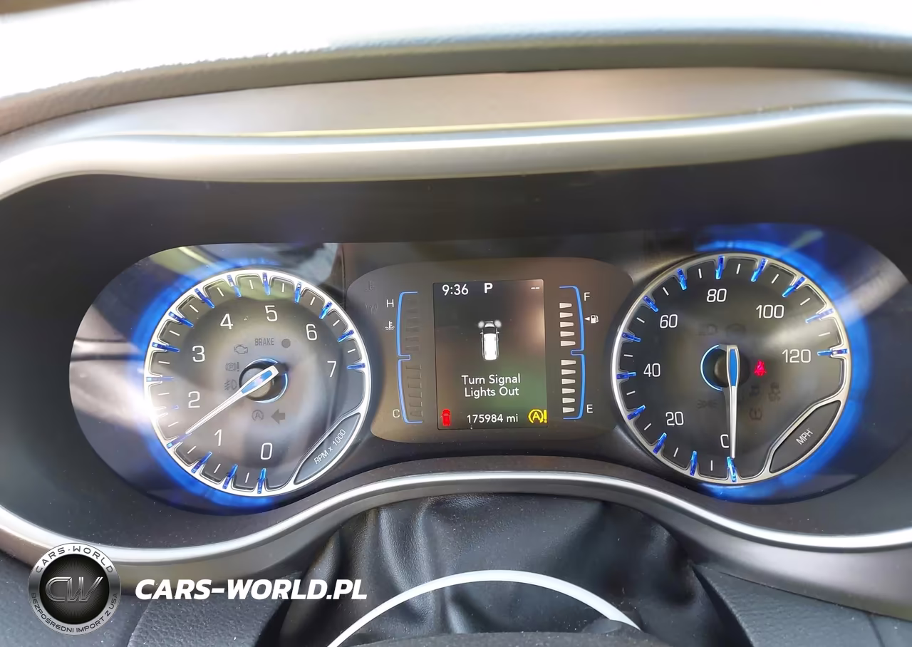 2020 Chrysler Pacifica Touring L VIN:2C4RC1BG5LR114326 - 7