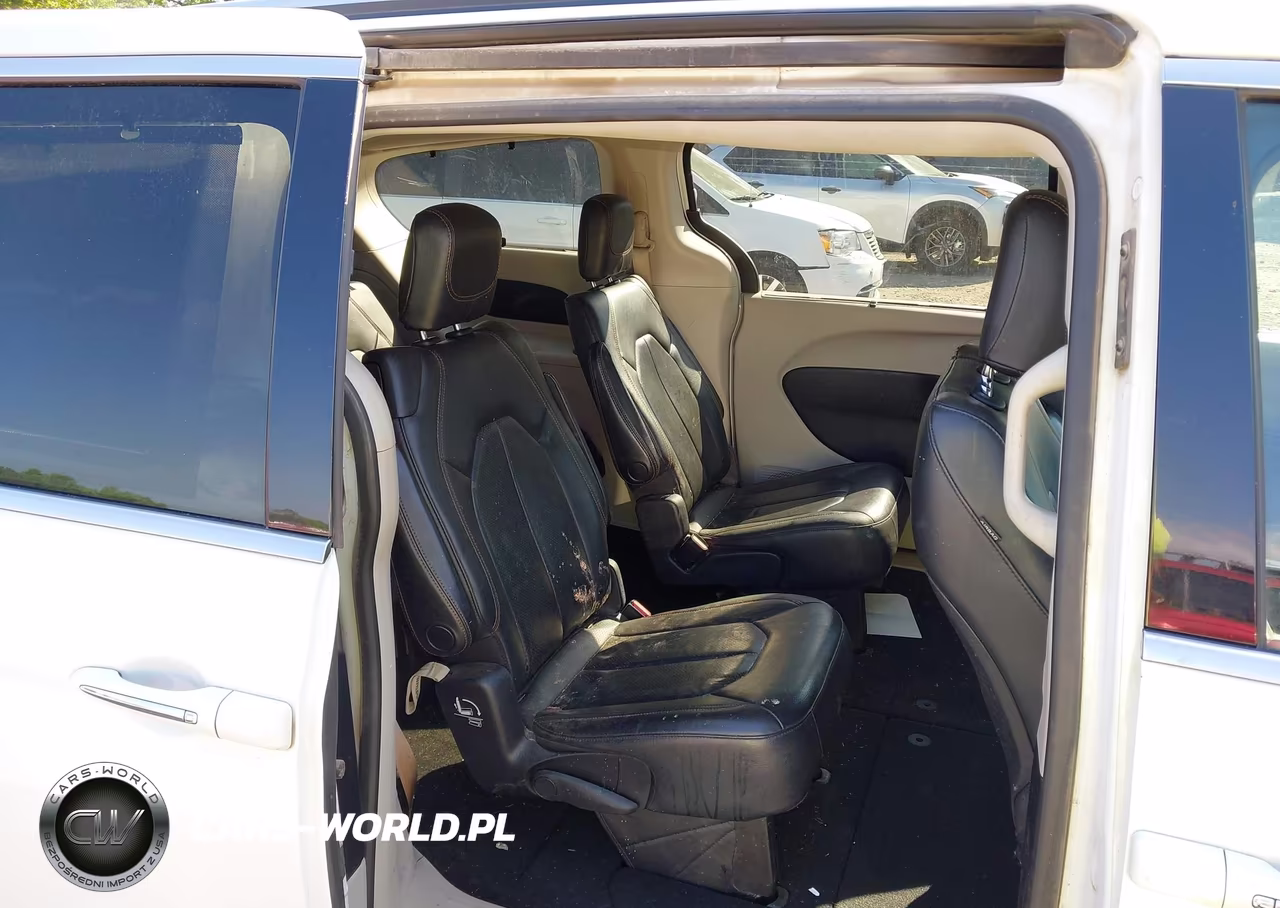 2020 Chrysler Pacifica Touring L VIN:2C4RC1BG5LR114326 - 8