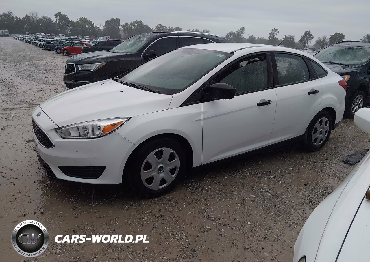2018 Ford Focus S VIN:1FADP3E27JL230083 - 2