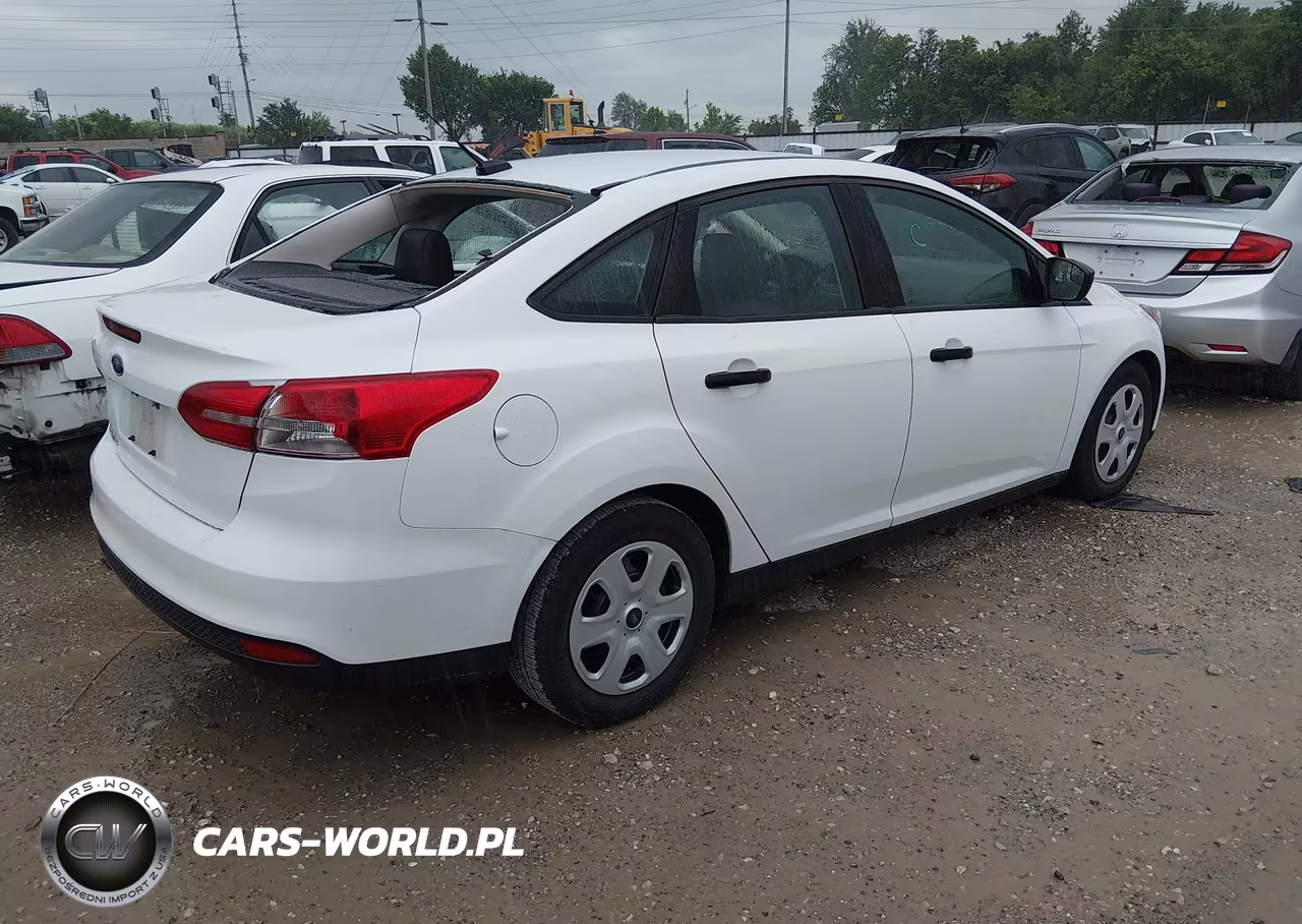 2018 Ford Focus S VIN:1FADP3E27JL230083 - 4