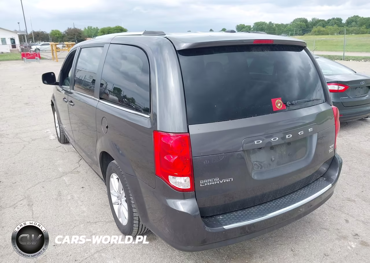 2018 Dodge Grand Caravan Sxt VIN:2C4RDGCG4JR325769 - 3