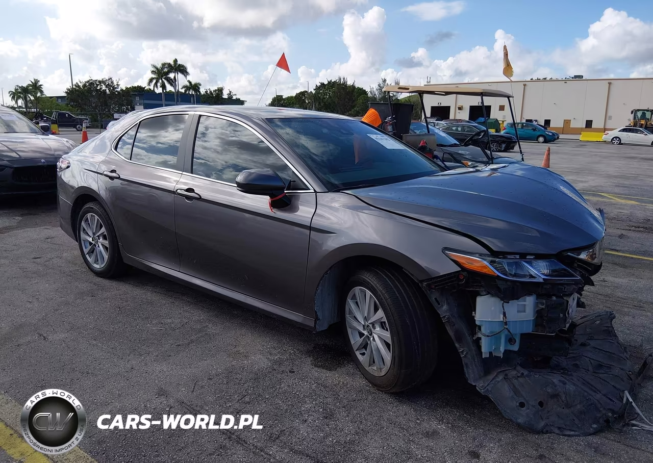 2024 Toyota Camry Le – zdjęcie 1 z 17