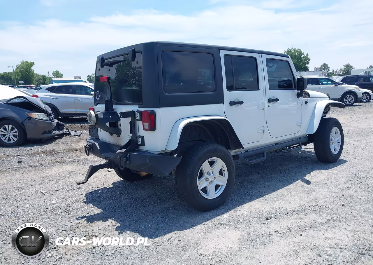 2014 Jeep Wrangler Unlimited Sport VIN:1C4BJWDG5EL113027 - 4
