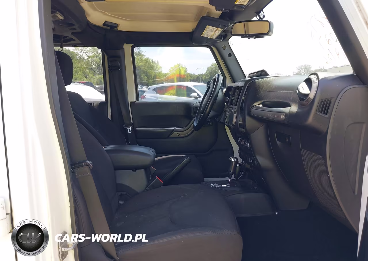 2014 Jeep Wrangler Unlimited Sport VIN:1C4BJWDG5EL113027 - 5