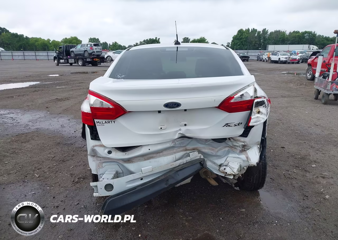 2015 Ford Fiesta S VIN:3FADP4AJ4FM113912 - 17