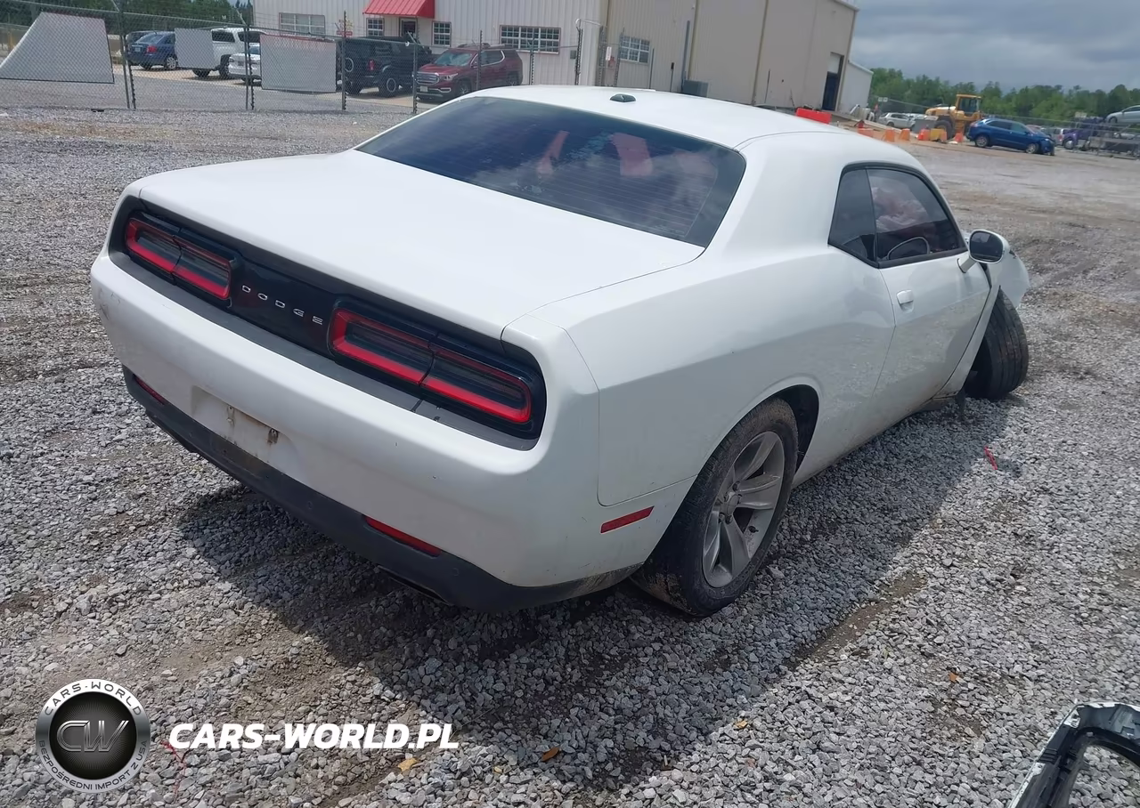 2015 Dodge Challenger Sxt VIN:2C3CDZAGXFH810911 - 4
