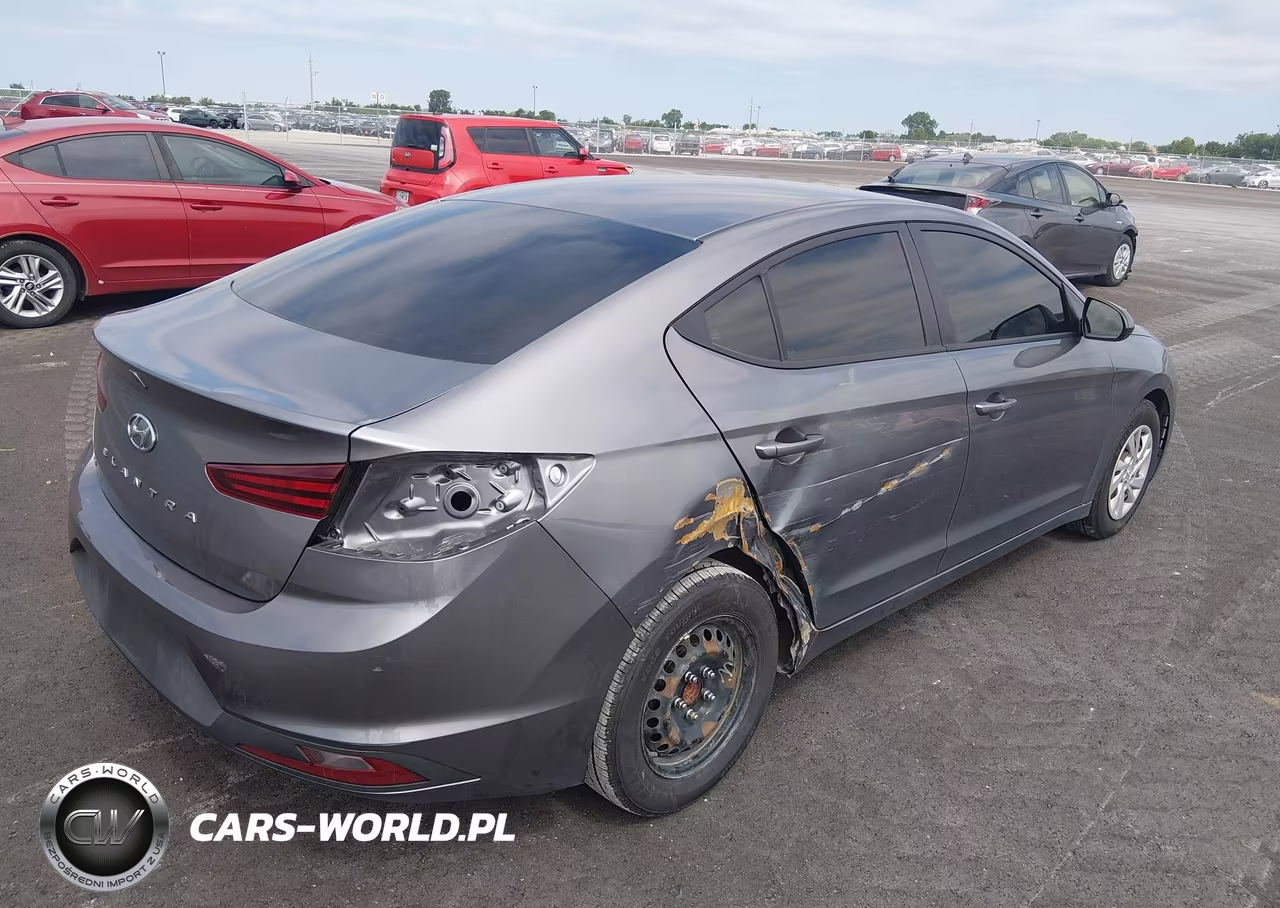 2019 Hyundai Elantra Se VIN:5NPD74LF5KH497069 - 4