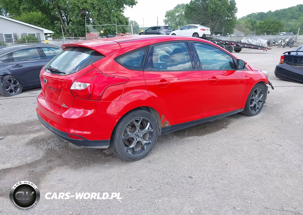 2014 Ford Focus Se VIN:1FADP3K28EL269694 - 4