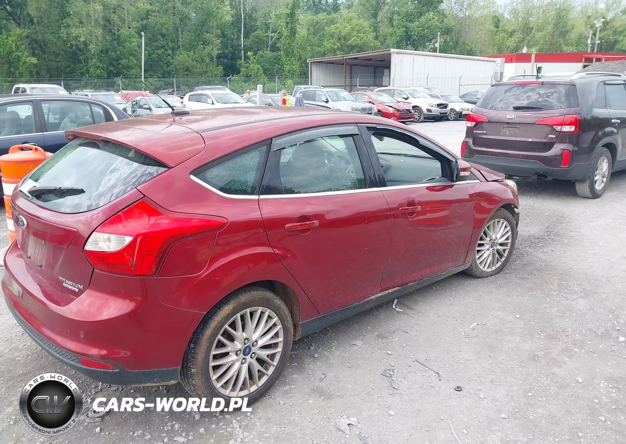 2013 Ford Focus Titanium VIN:1FADP3N27DL260530 - 4