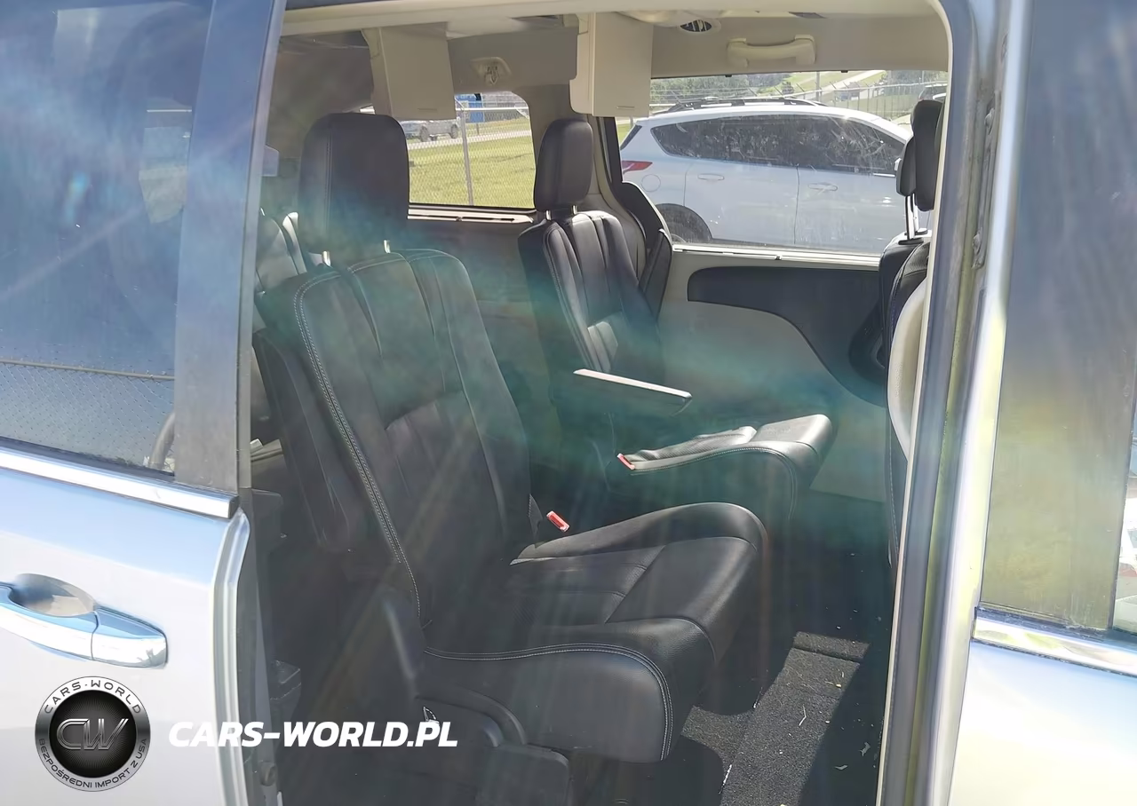 2015 Chrysler Town & Country Touring-L VIN:2C4RC1CG6FR602770 - 8