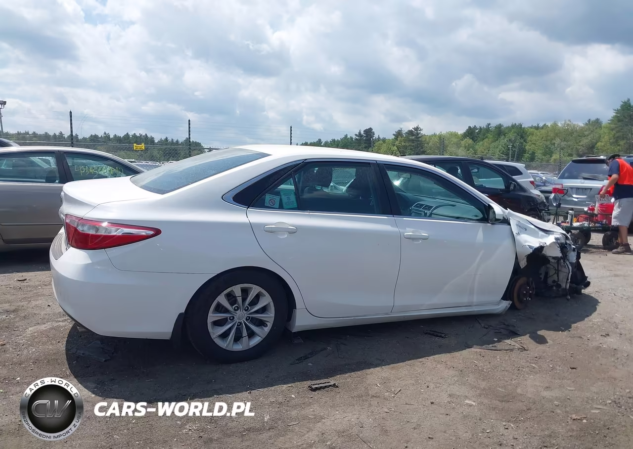 2015 Toyota Camry Hybrid Le VIN:4T1BD1FK9FU169913 - 13