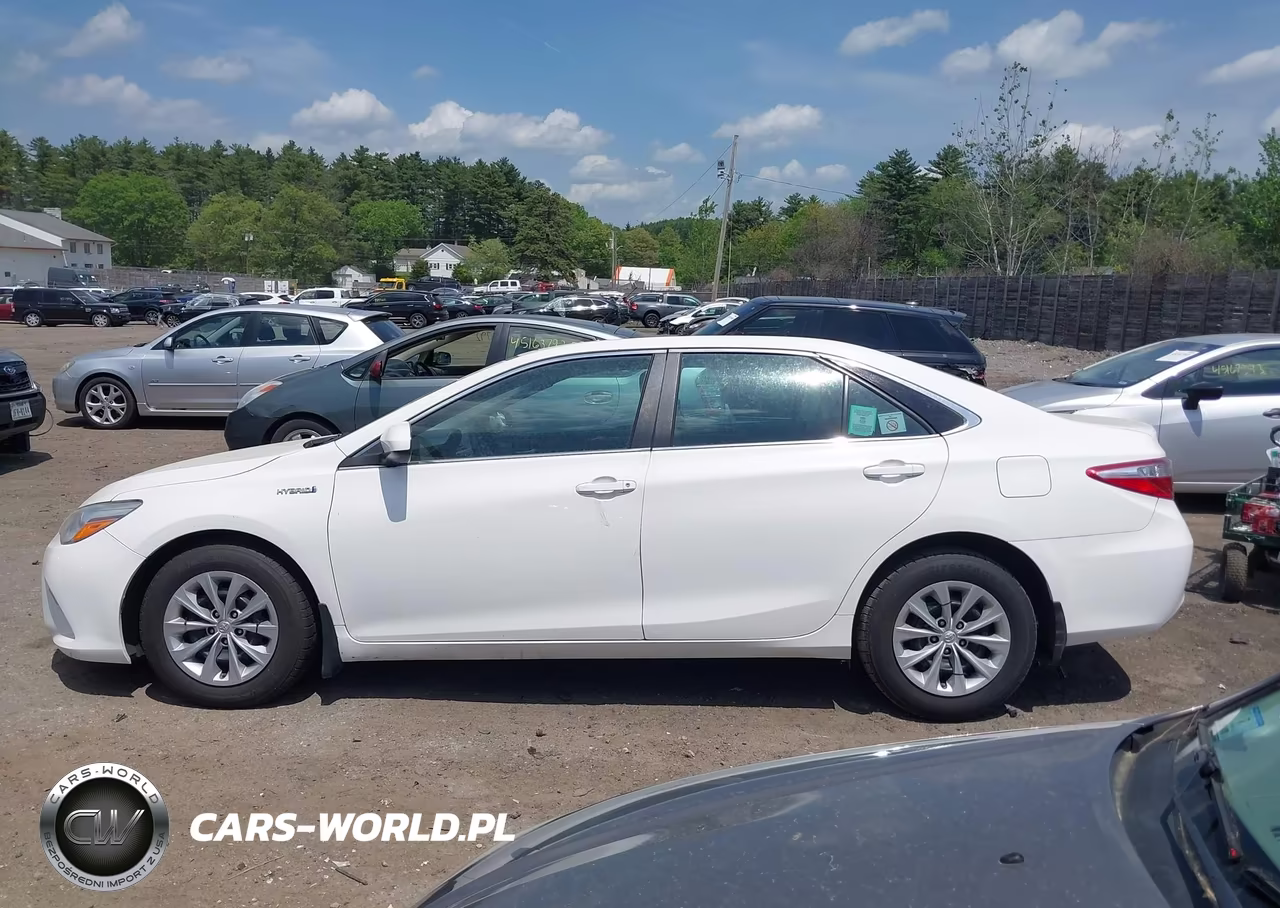 2015 Toyota Camry Hybrid Le VIN:4T1BD1FK9FU169913 - 14
