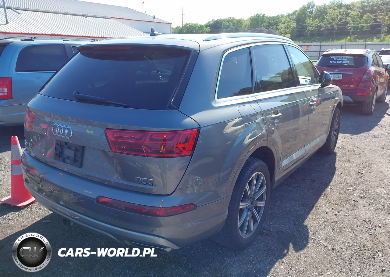2018 Audi Q7 3.0T Premium VIN:WA1VAAF72JD026116 - 4