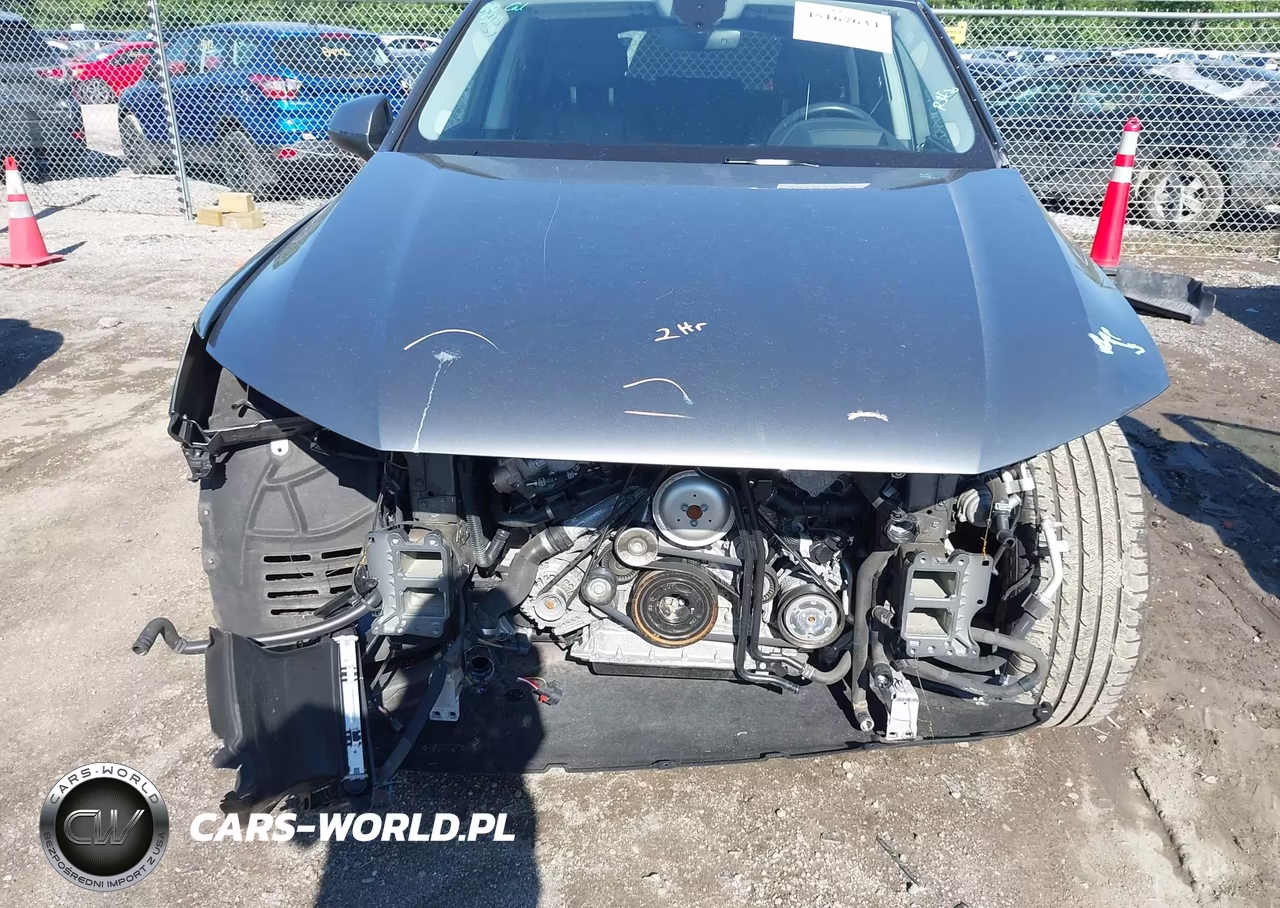 2018 Audi Q7 3.0T Premium VIN:WA1VAAF72JD026116 - 6