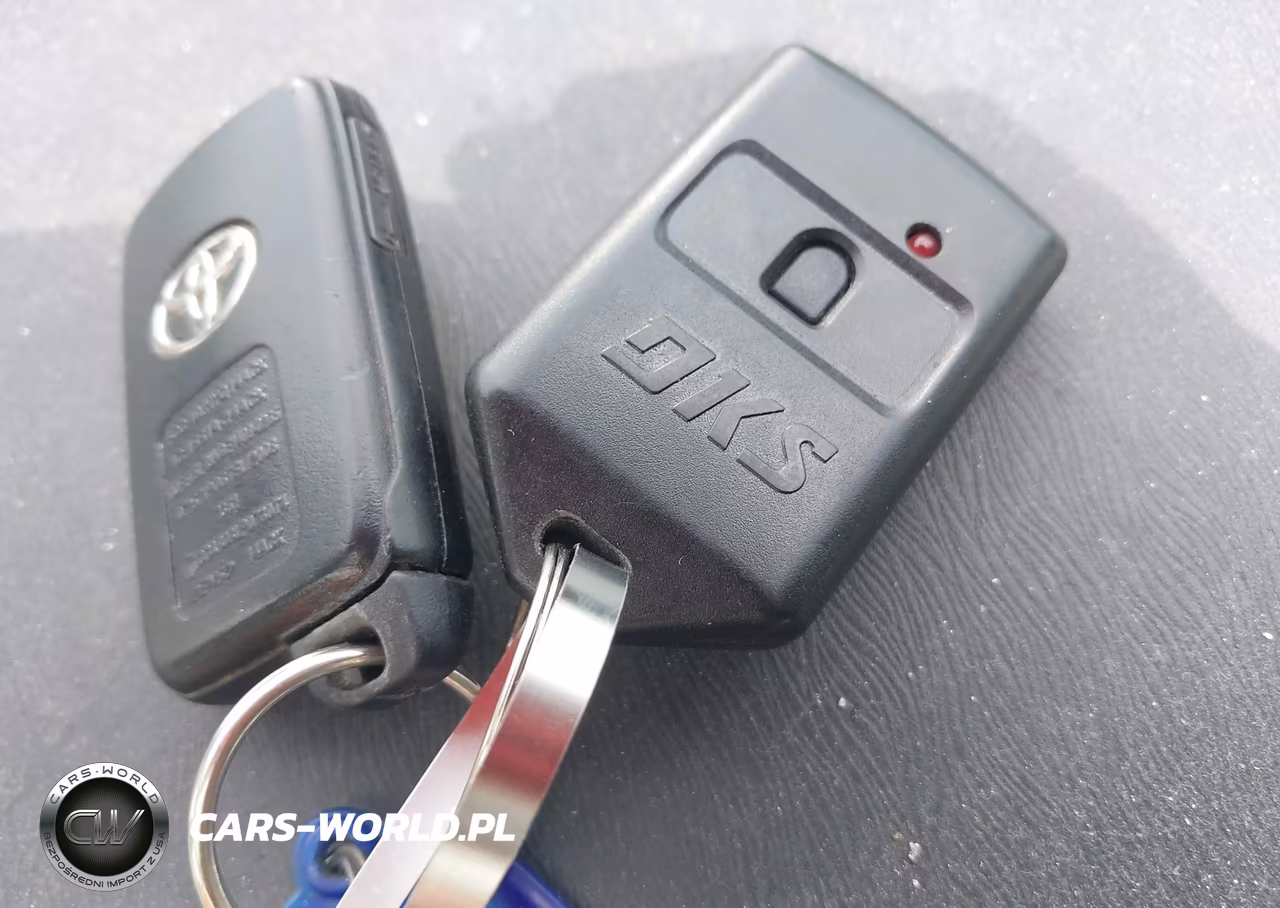 2015 Toyota Prius Two VIN:JTDKN3DU0F1936938 - 11