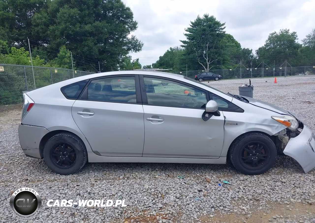 2015 Toyota Prius Two VIN:JTDKN3DU0F1936938 - 13