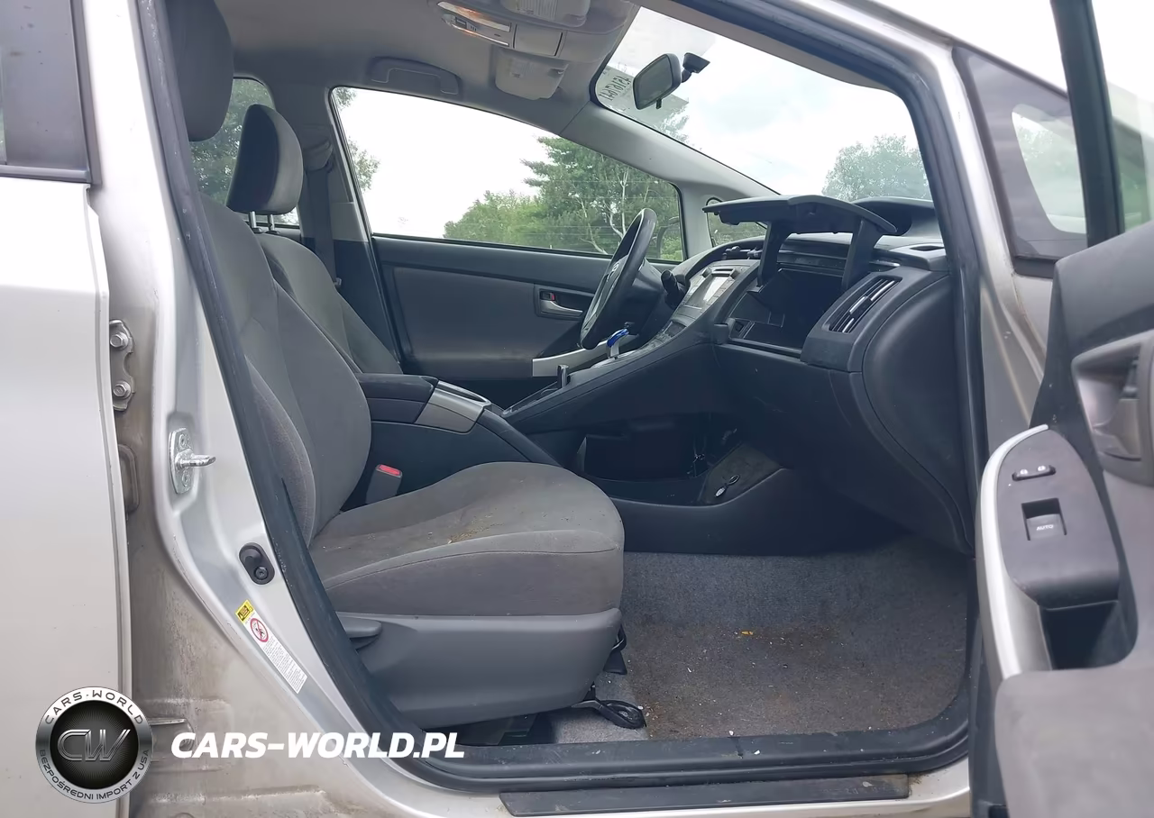 2015 Toyota Prius Two VIN:JTDKN3DU0F1936938 - 5
