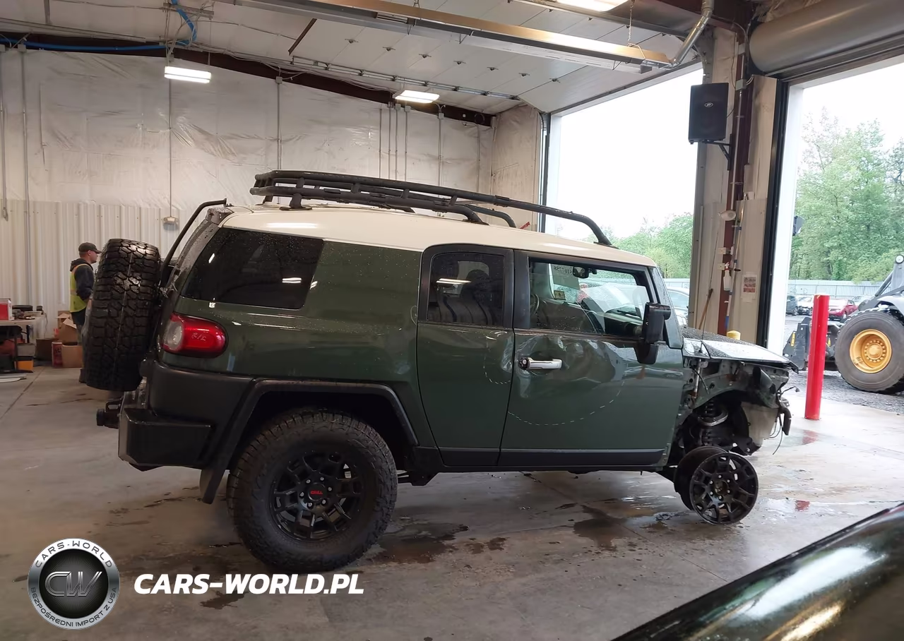 2014 Toyota Fj Cruiser VIN:JTEBU4BF8EK205367 - 13