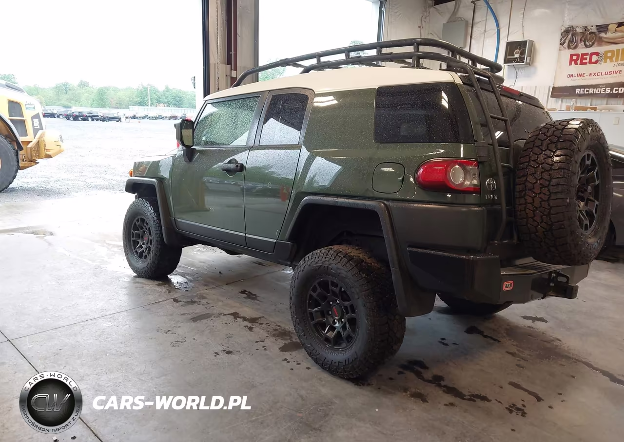 2014 Toyota Fj Cruiser VIN:JTEBU4BF8EK205367 - 3