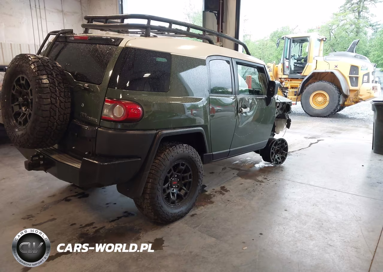 2014 Toyota Fj Cruiser VIN:JTEBU4BF8EK205367 - 4